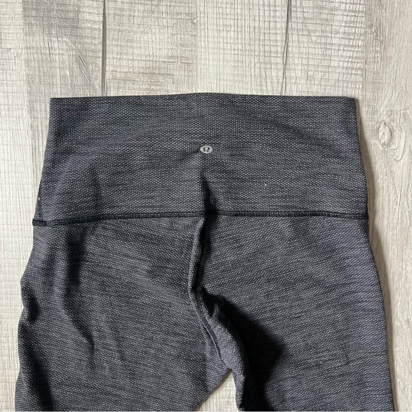 LULULEMON WUNDER UNDER Textured High Rise Tight Cropped Leggings Size 8 - Picture 5 of 12